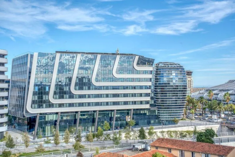 Réception d'un hôtel de luxe photographiée